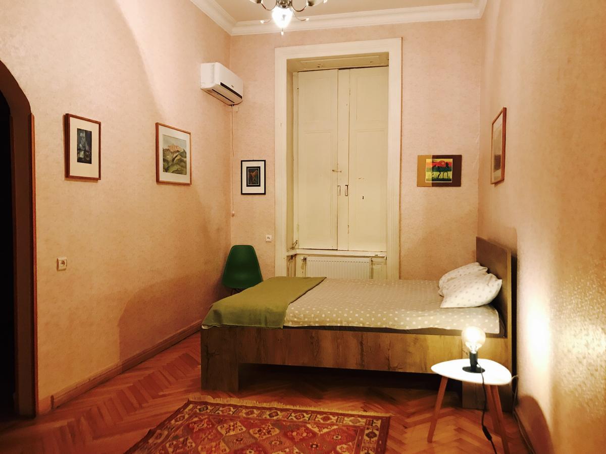 Freedom Square Flat Appartement Tbilisi Buitenkant foto