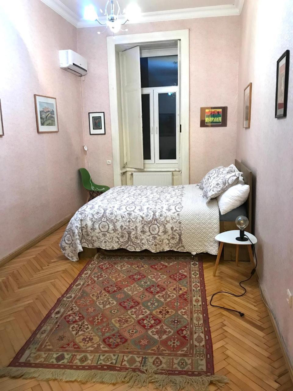 Freedom Square Flat Appartement Tbilisi Buitenkant foto